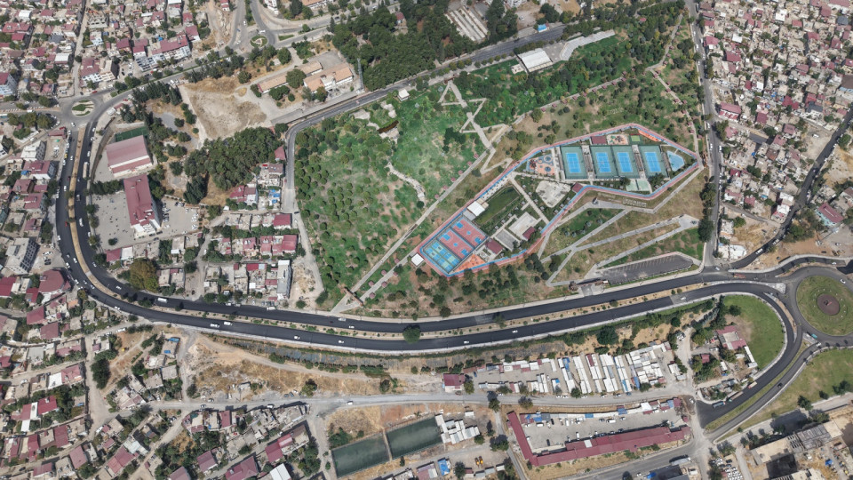 Eskiden bir yere geç kaldığımızda kendimizi suçlardık. Şimdi bazen yola