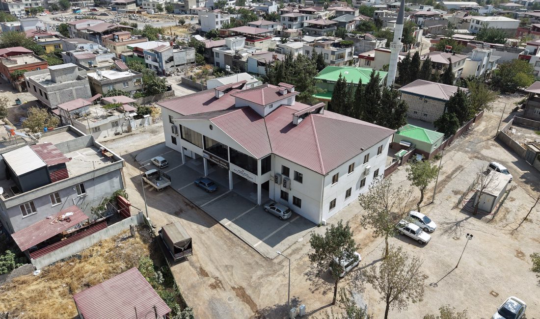 Büyükşehir Belediyesinin Kanuni Mahallesi’nde gençlerin hizmetine sunduğu Mehmet Arıkan Gençlik